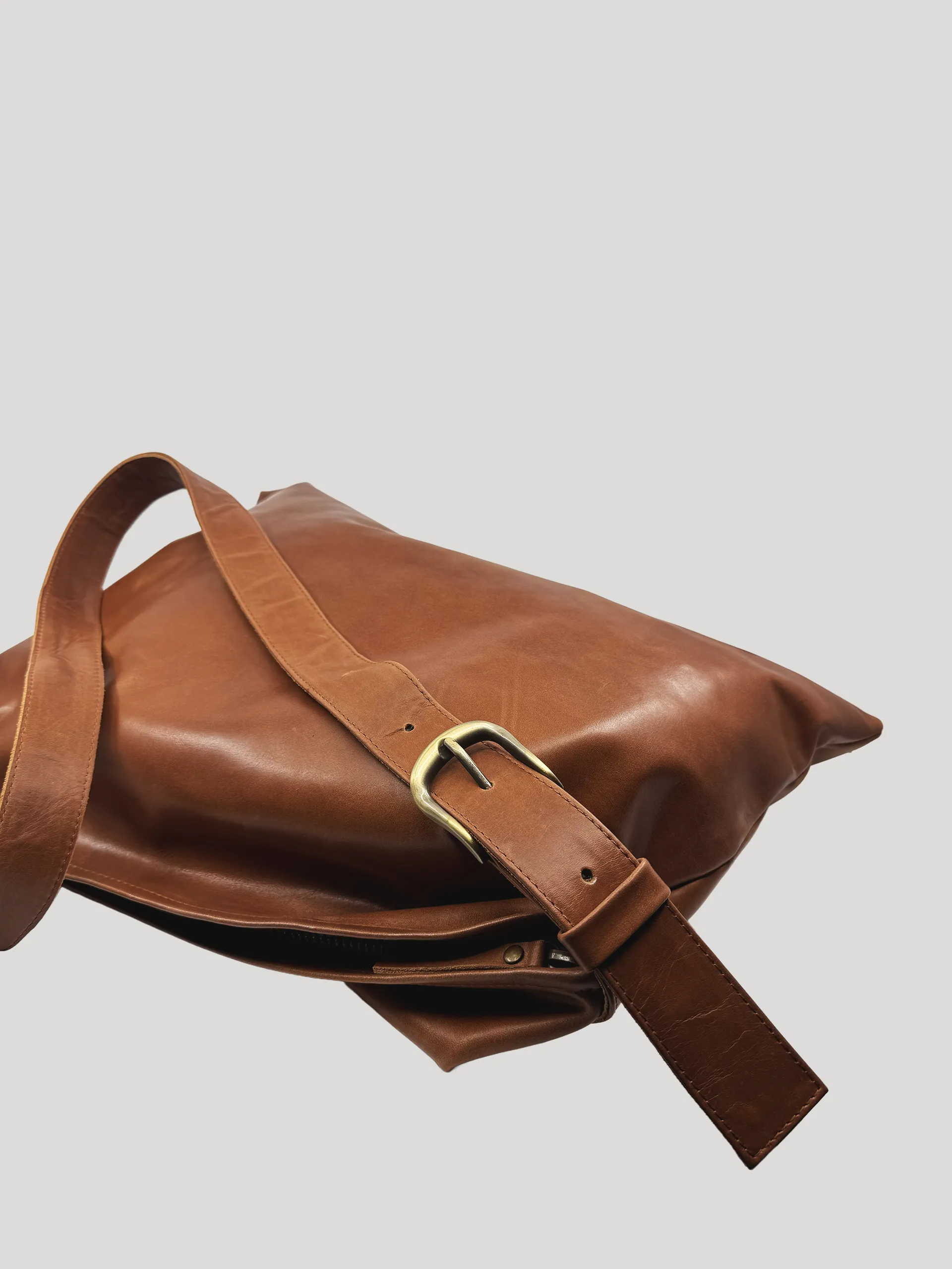 Hull Lily Cognac Flat