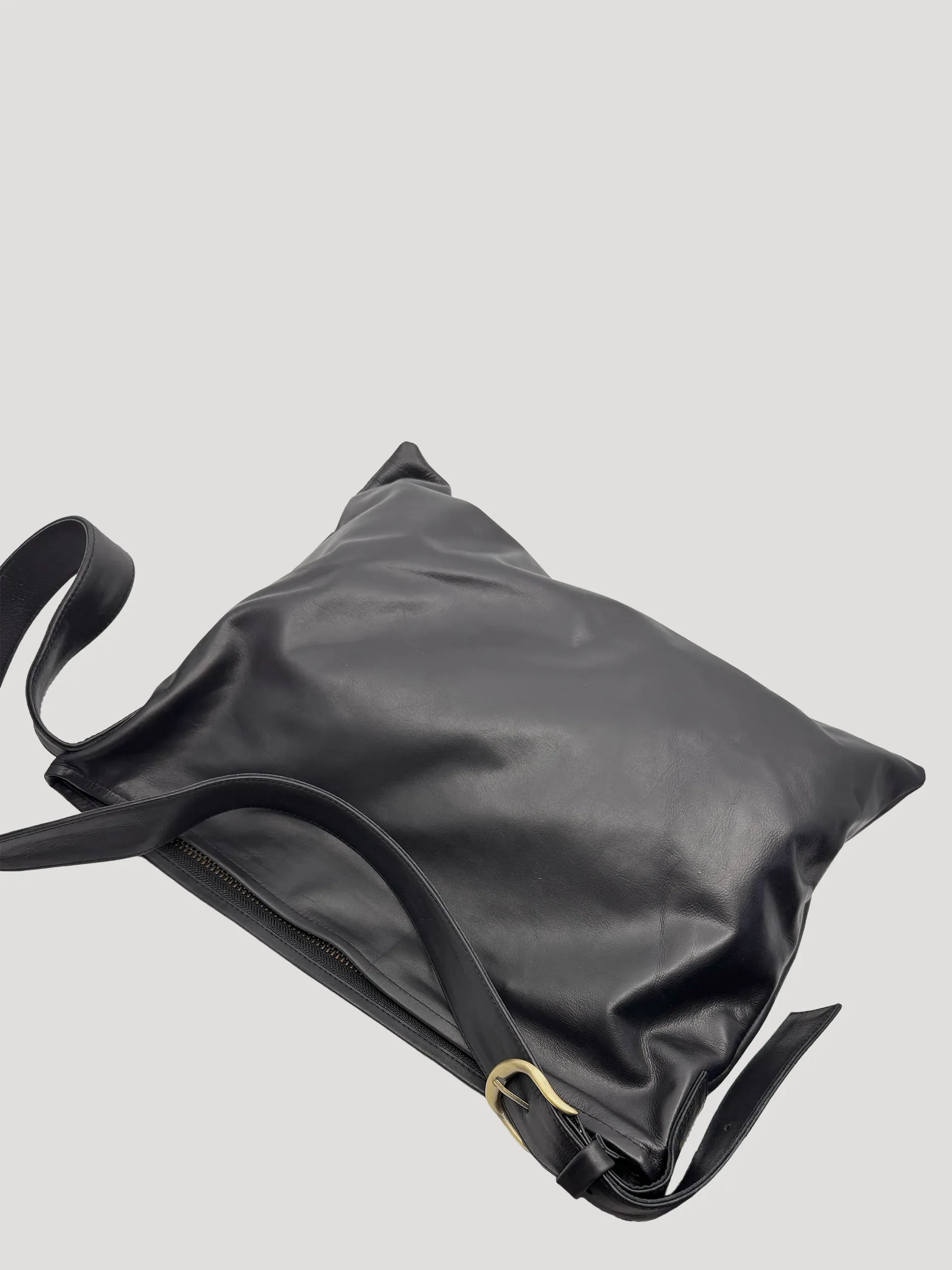 Hull Lily Midnight Flat